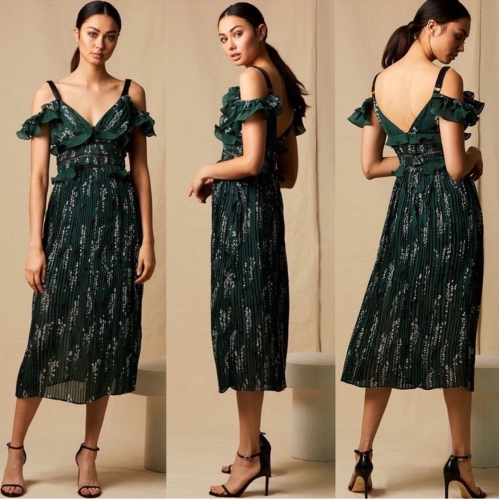Elegant Green Midi Dress with Ruffle Shoulders